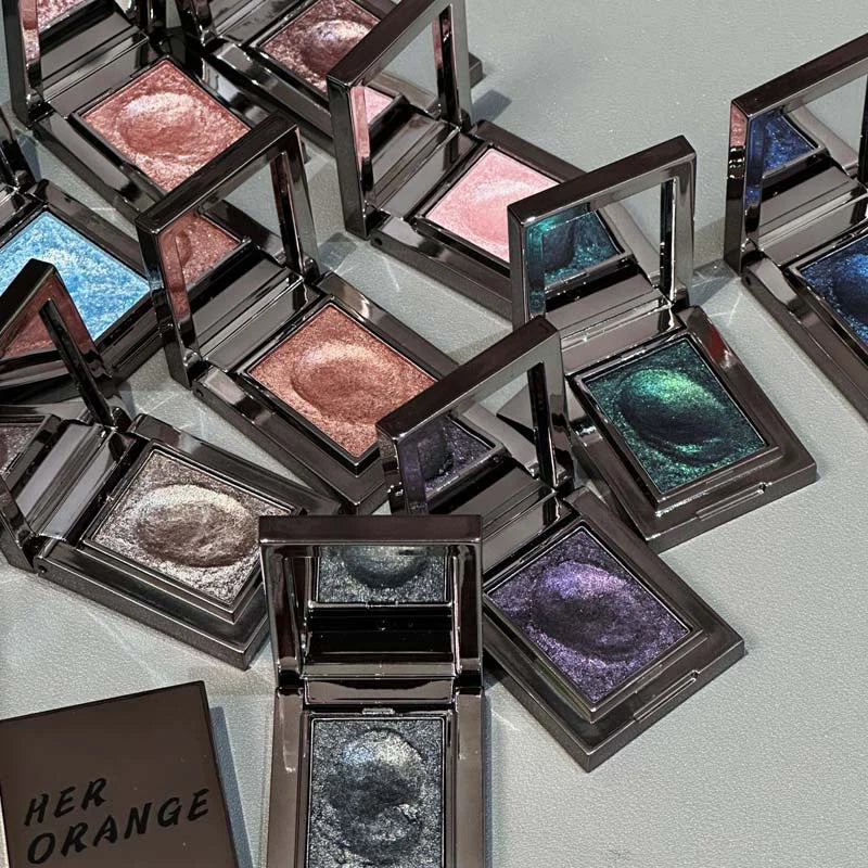 Chameleon Dark Green Eyeshadow Palette, Thin, Easy-to-Apply, Sparkling Pearly, Puree-like Eyeshadow, Illuminating Makeup